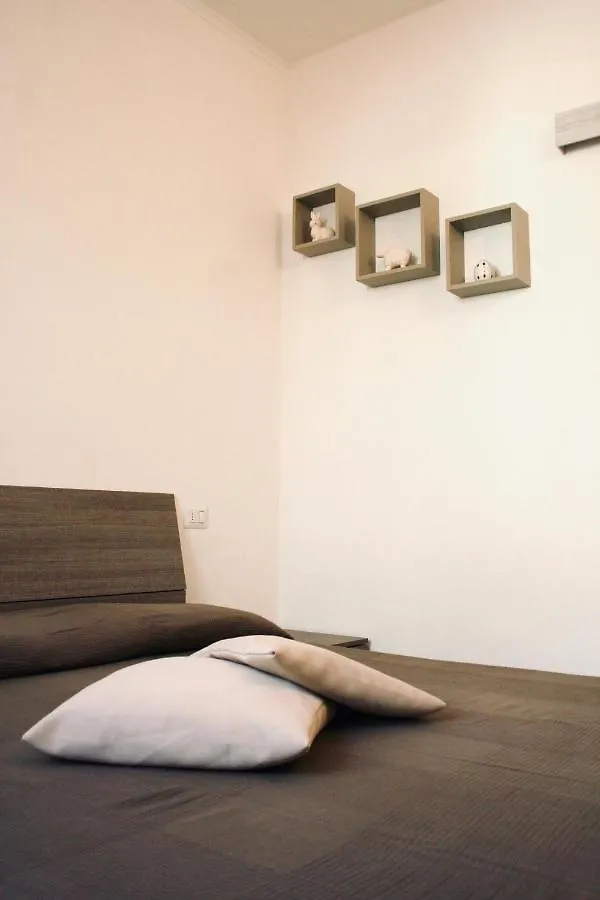 B&B La Piccola Corte Polpenazze del Garda 0*,  Italia