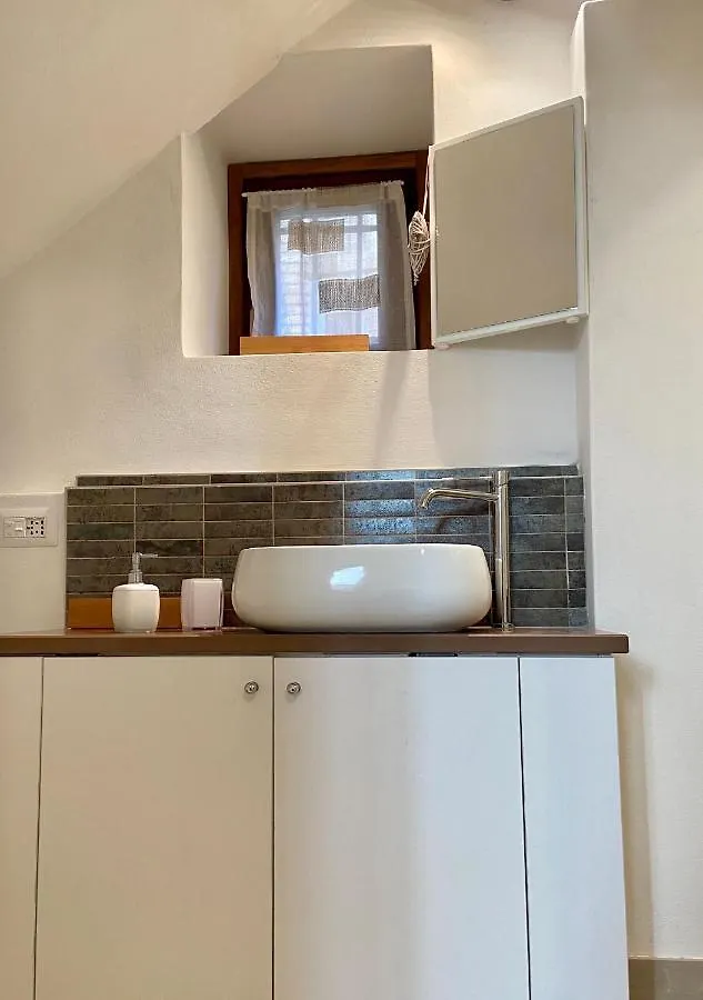 B&B La Piccola Corte Polpenazze del Garda Bed & Breakfast